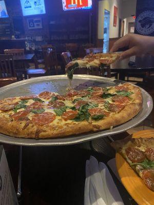 Large White Pizza with Pepperoni and Spinach