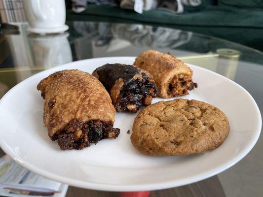 1 Rugelach (x3) Chocolate Chip Cookie