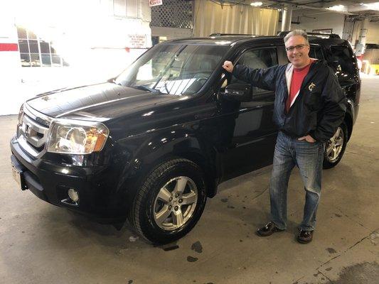 A happy Auto Service and Tire customer and his 2009 Pilot which now looks like a new car!