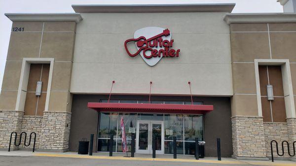 Guitar Center front entrance