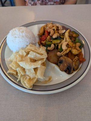 Cashew Chicken lunch portion