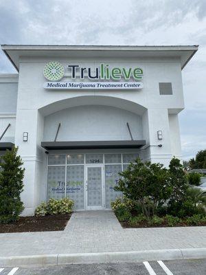 Front exterior view of Trulieve Port St Lucie