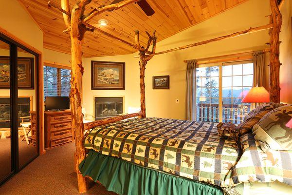 Walk to Ski Slopes, Hiking & Biking  trails from the backyard of this 3 Bedroom, 3 Bath home w/Spa, Pool Table & Sauna.