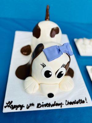 Chocolate cake with fondant