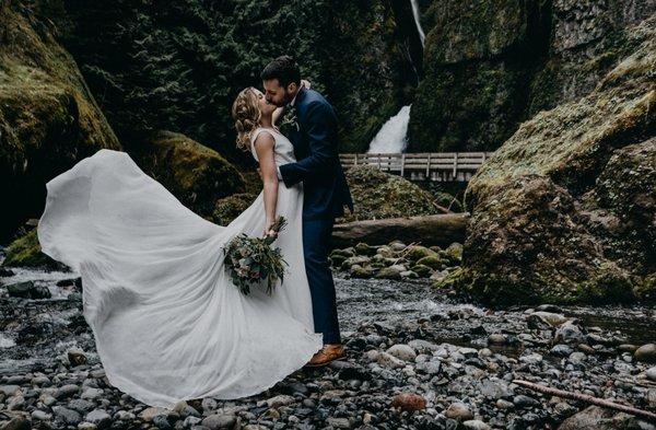 Venue: Wahclella Falls, Oregon // Photography: Minverva House Photography