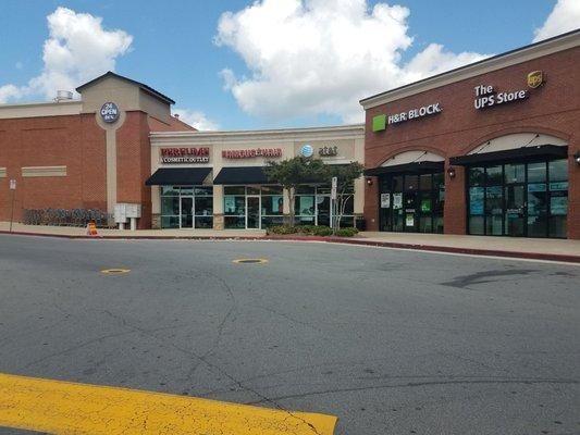 Front of store in Kroger strip mall