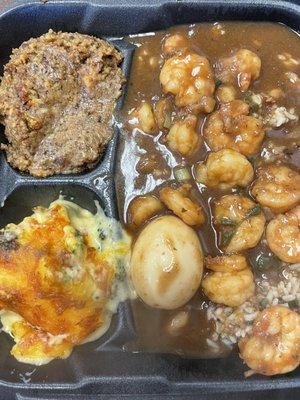 Shrimp stew , broccoli cheese, cornbread dressing. All delicious.