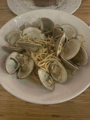 Linguine with White Clam Sauce