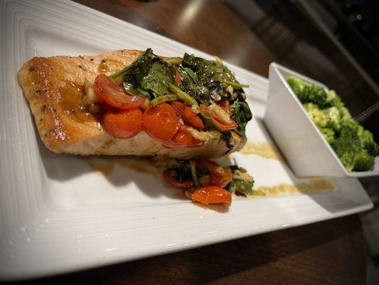 Salmon and steamed broccoli