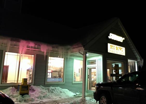 Big Bowl Chinese take out with Dunkin Donuts on the left and Subway on the right.