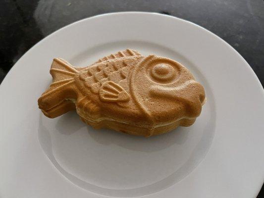 Tayaki - Japanese fish-shaped cake (filled with red bean). Inside Lotte Plaza (6.3.22)