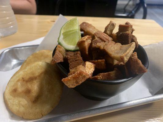 Chicharrón / Arepas