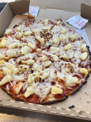 vegan cheese pizza with pineapple