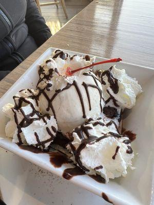 Brownie with ice cream