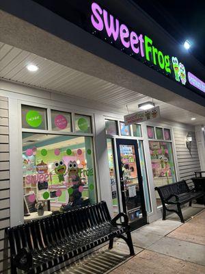 sweetFrog Premium Frozen Yogurt