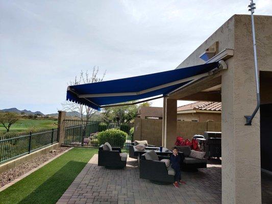 retractable awning