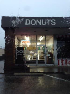 The front of Jerry's. It was a rainy Sunday morning, perfect for the best donuts in Texas!