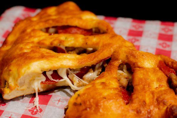 Calzone-Snappy Tomato Pizza