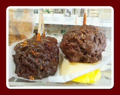 Turtle Caramel Apples - Apple dipped in Homemade Caramel, rolled in Roasted & Salted Pecans, and drizzled with Pure Milk or Dark Chocolate!