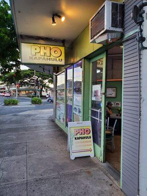 Entrance area of Pho Kapahulu.