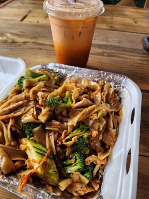 Pad woosen and thia iced tea