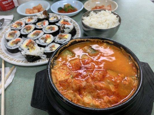 Soon du bu with seafood and Kimbap