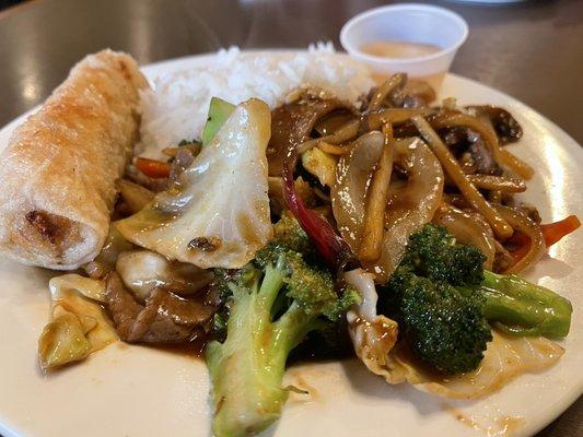 Szechuan beef lunch combo (includes rice and an eggroll)