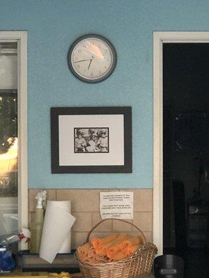 Doggie spa clock