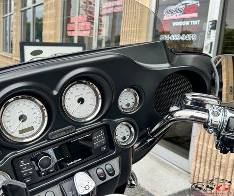 Harley Davidson upgraded sound system with Rockford Fosgate. Motorcycle Audio