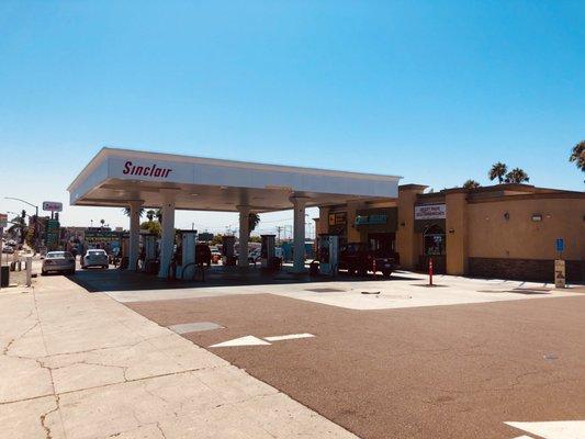 Aug. 2019 - Exterior.  Valero is now Sinclair Gas