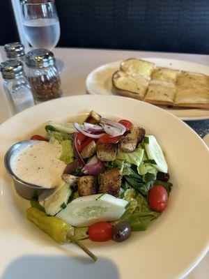 Garlic bread and salad