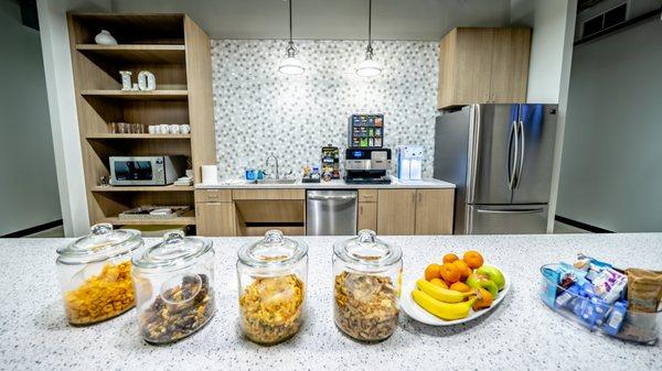 Kitchen area With complimentary seasonal snacks