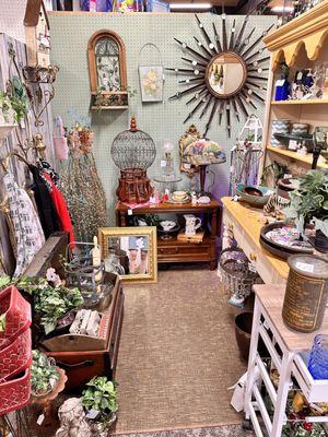 Nicely organized vendor. Garden and porch items.