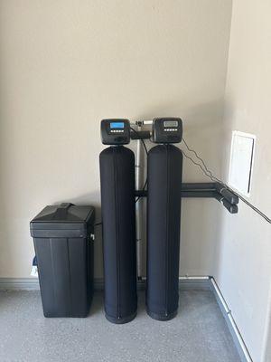 Dual tank water softener system with carbon filtration w/dual valves.