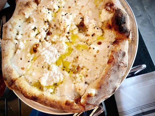 Cacio e Pepe pizza