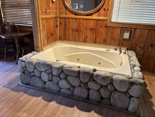 Sleepy Forest Cabin S16 Jacuzzi