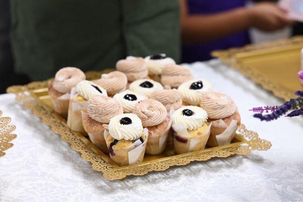 Mini cupcakes - churro and lavender blueberry