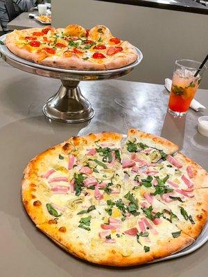 The pink and the White Pizza