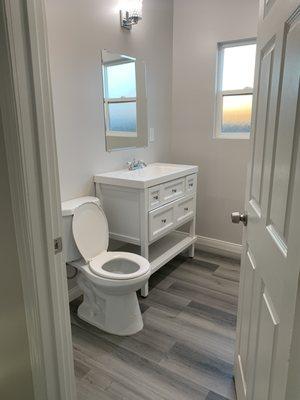 Beautifully done bathroom remodel in Van Nuys, CA