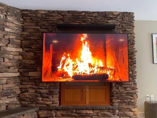 Custom home theater in North Conway NH. sonos soundbar. the arc soundbar from sonos and a Samsung 4K tv.