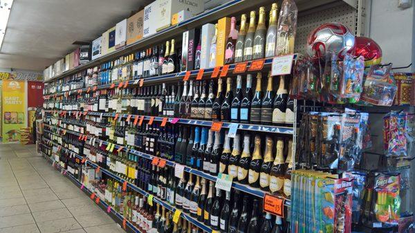 Huge wine selection, and the better labels plus rare wines from Spain, Argentina, Italy ...