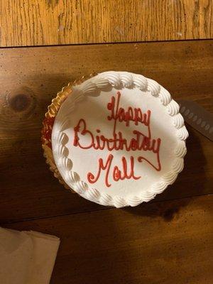 Cake was supposed to say mom and it says mall !?!?