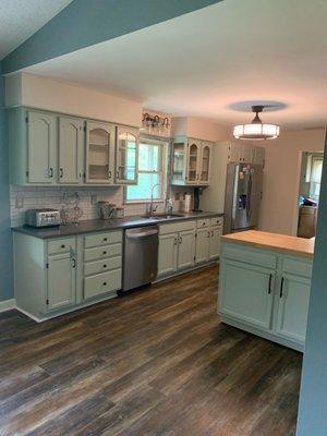 Our new kitchen ( note the beautiful Quartz countertops in a perfect shade of grey)