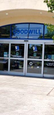 Front of Elk Grove Goodwill Store.