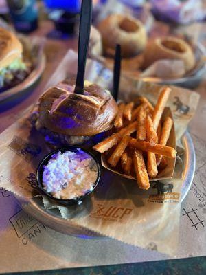 The prime beef burger with sweet potato fries, and a side coleslaw was super delicious. We definitely recommend.