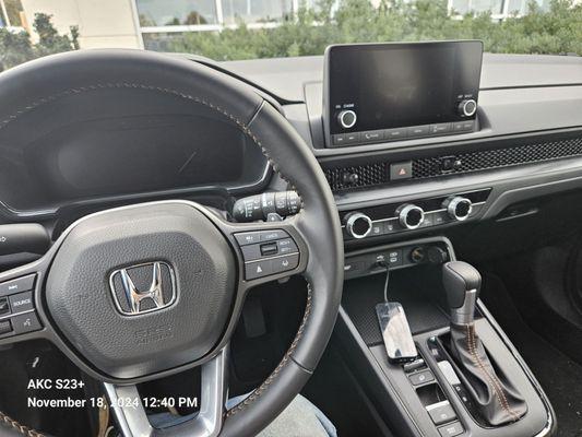 Interior of 2025 CRV HYBRID, loaner vehicle while mine is in for recall fuel pump replacement at no cost.