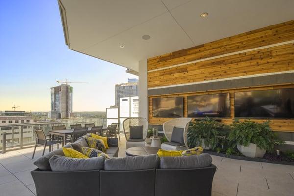 Outdoor Lounge at Seven Apartments in Austin, Texas