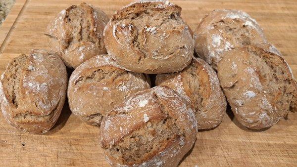 rye rolls - Roggenbroetchen