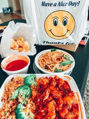 General Tso Chicken Combination, Pint of vegetable lo mein, and krab rangoons