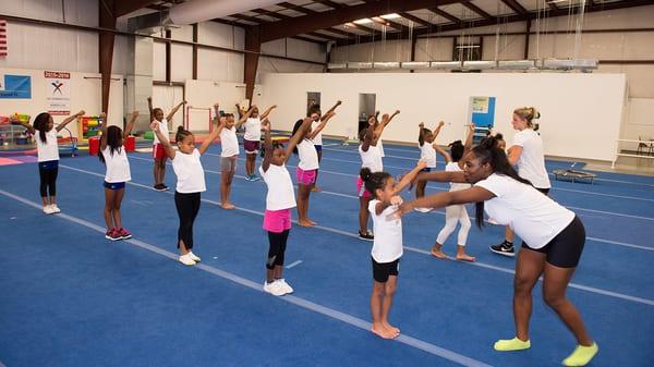 Charlotte Cheer Elite Allstars learning their formation